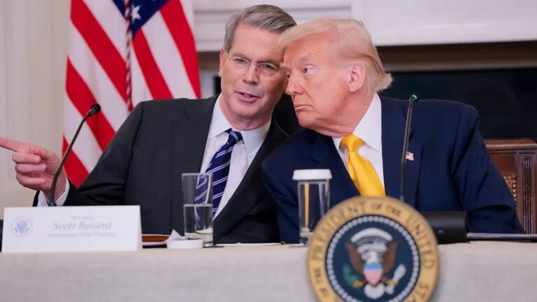 Auxilio de EEUU: además del swap, el Tesoro comprará bonos argentinos y le otorgará un «importante» crédito