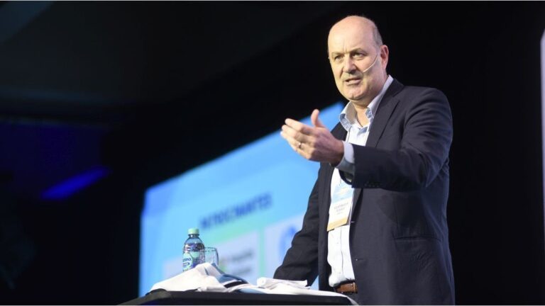 Federico Sturzenegger viajó a La Pampa por un acto de campaña y fue insultado a su llegada al aeropuerto