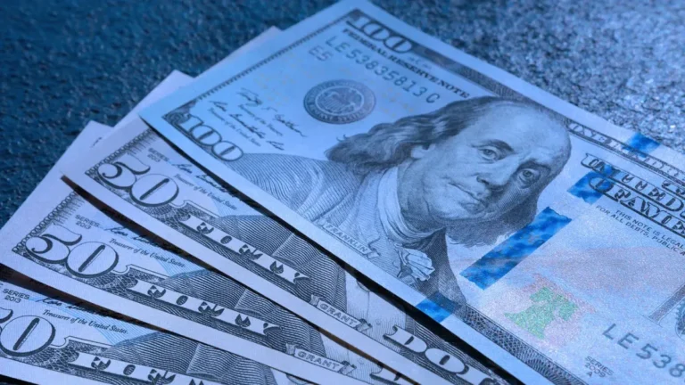 Dólar blue y dólar oficial hoy minuto a minuto: a cuánto cotizan este sábado 13 de diciembre