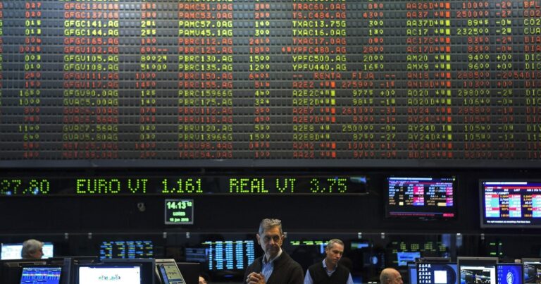 S&P sube la calificación de Argentina tras la mejora de la economía y el resultado de las elecciones