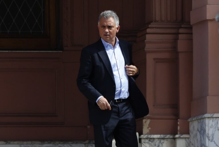 Una armadora de Pareja usaba el padrón de Andis para la campaña