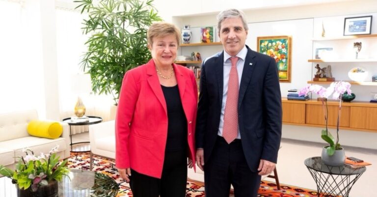 A pocas semanas del desembarco de una misión, Caputo se reunió con la titular del Fondo en Davos