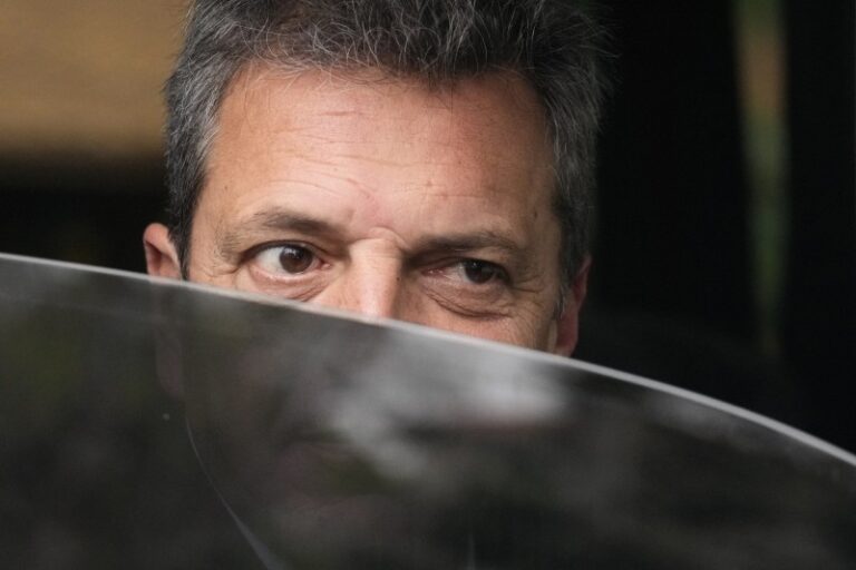 El fantasma de Massa y los reproches a Toto Caputo, detrás de la renuncia de Lavagna