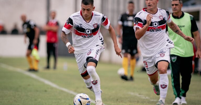 Chacarita empató y dejó señales encontradas en el debut