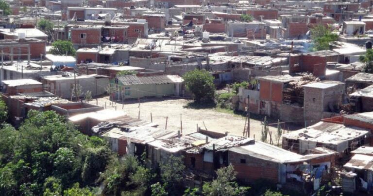 Enérgico pedido de la Iglesia al Gobierno para que no frente las obras en los barrios populares