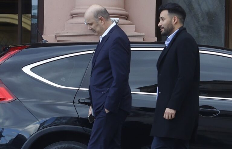 El gobierno admitió que se anotaron sólo 10 alumnos al curso de la esposa de Sturzenegger que cobró 115 millones