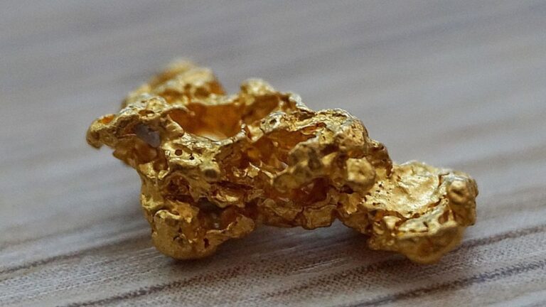 El oro supera los U$S 5.000 y se afianza como refugio ante la tensión global