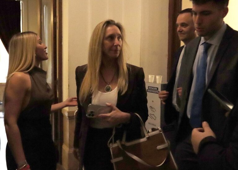 Karina furiosa por el show de Patricia con la reforma laboral: «jugó con Villarruel»