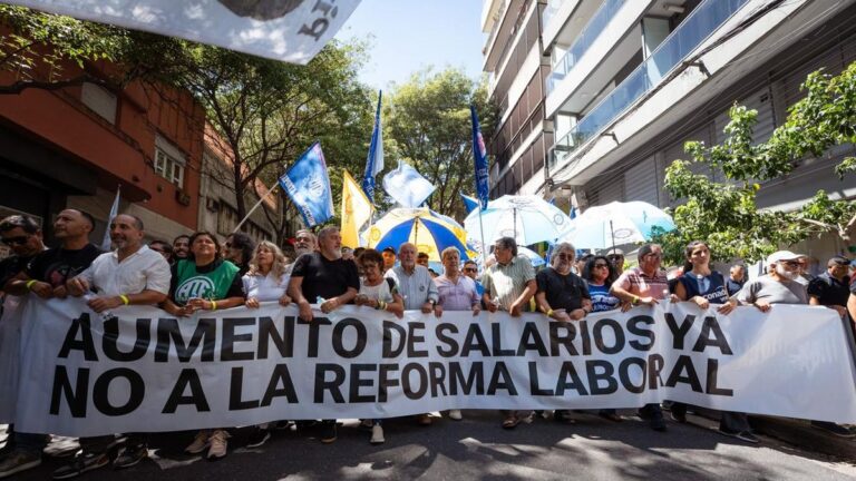 Presentan la primera demanda colectiva contra la reforma laboral