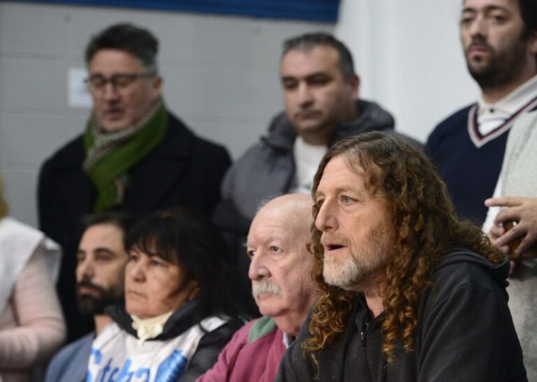 Los estatales le piden paritarias urgentes a Kicillof y amenazan con no abrir las escuelas