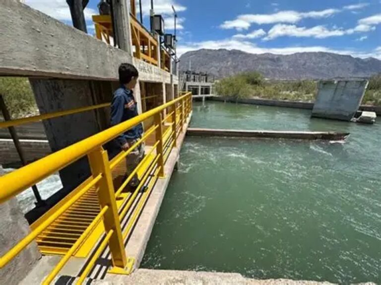 Operativo de búsqueda de las fuerzas de seguridad en la zona del Canal Céspedes, Pocito.