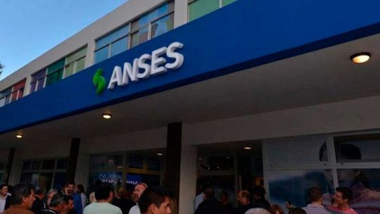 ANSES paga a jubilados y desempleados este jueves 26