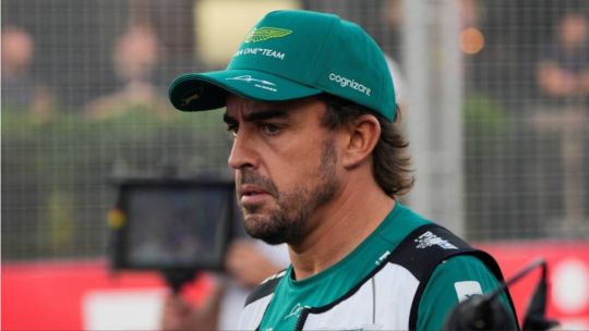 Alonso llega tarde a Japón por nacimiento de su hijo