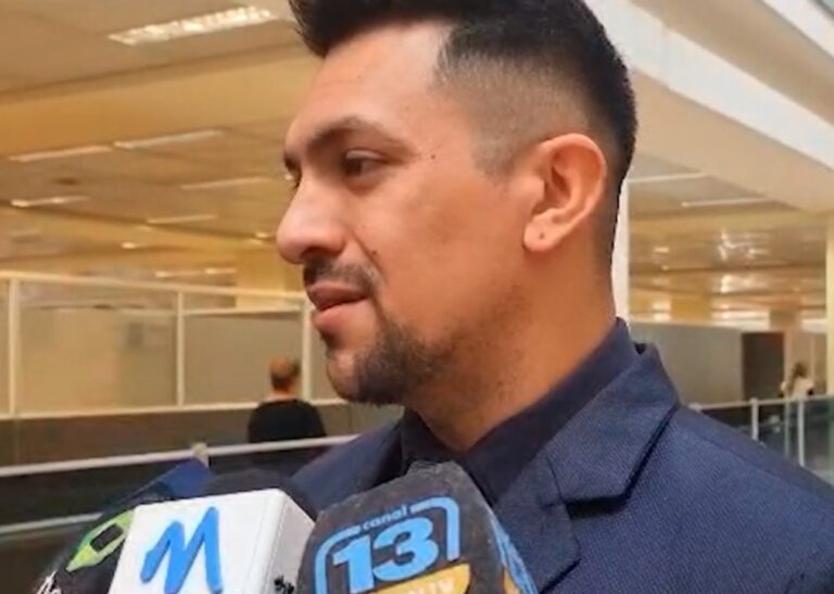 Estudiantes sanjuaninos en una escuela reflexionando sobre prevención de amenazas