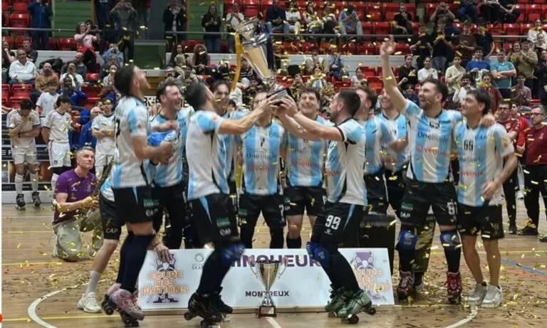 Celebración de la selección argentina de hockey sobre patines tras ganar la Copa de las Naciones 2026.
