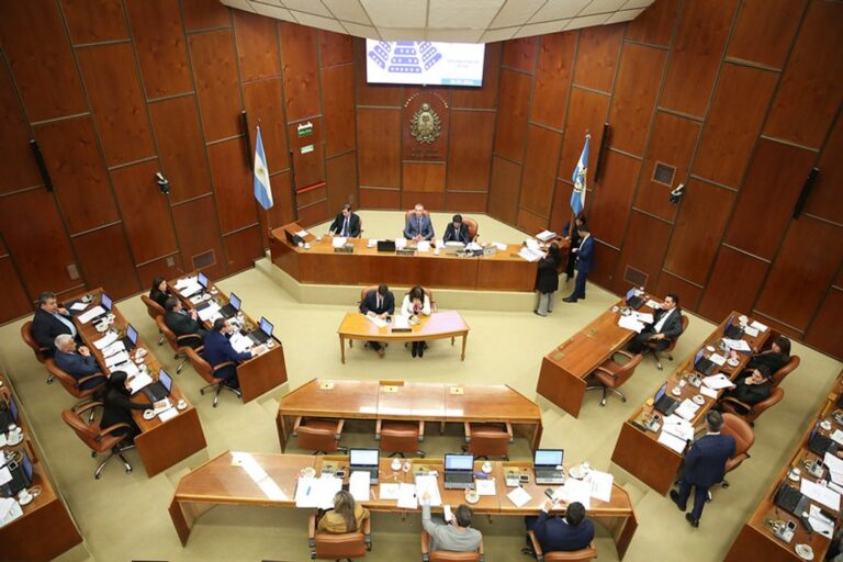 Reunión de docentes jubilados en la Legislatura de San Juan