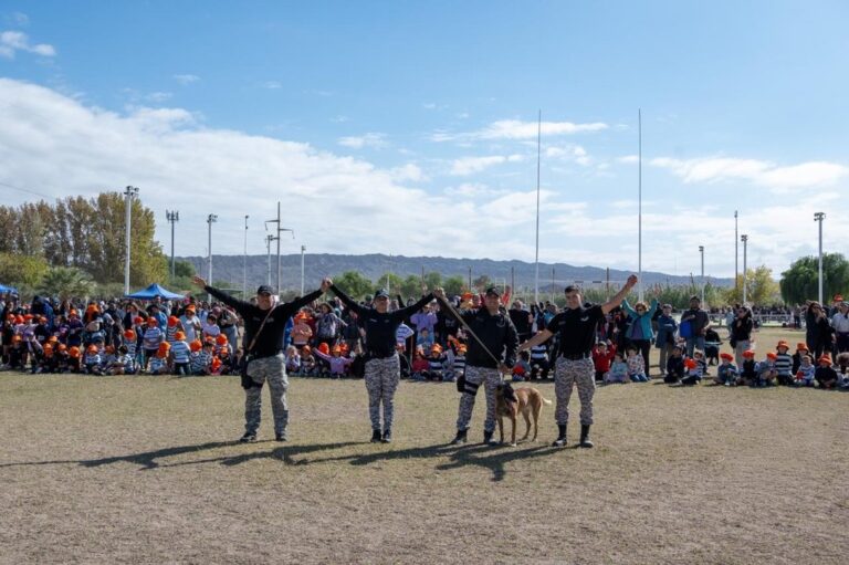 Canes del Servicio Penitenciario Provincial durante exhibición en el Huazihul San Juan Rugby Club