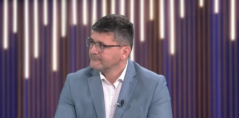 Juan Pablo Delgado, presidente de CASEMI, durante una exposición sobre minería.