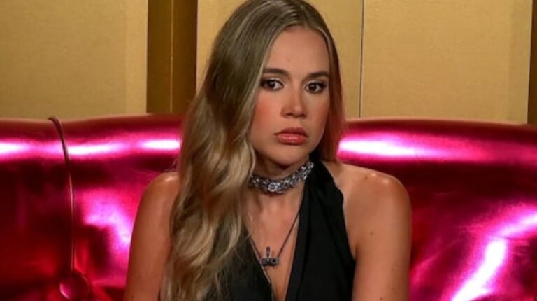 Cinzia, participante eliminada de Gran Hermano, durante su despedida en la casa.