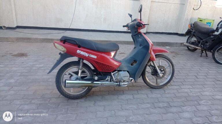 Moto recuperada en operativo policial en Sarmiento