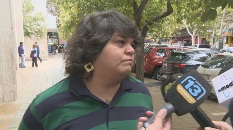 Concejala Daniela Berenguer hablando con medios de comunicación en San Juan