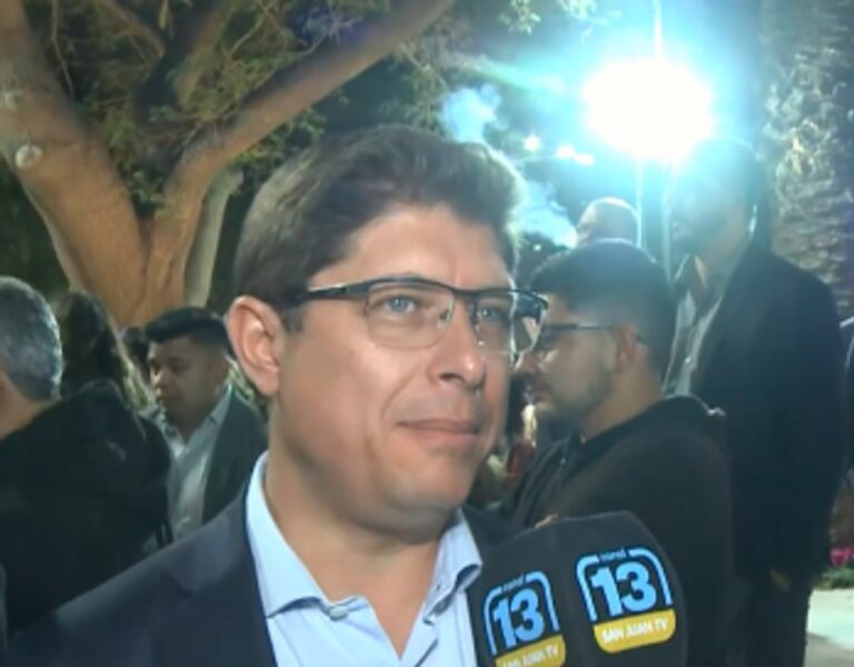 Autoridades en la firma del acta constitutiva del Consejo Metropolitano por la Niñez en el Museo de la Historia Urbana de San Juan