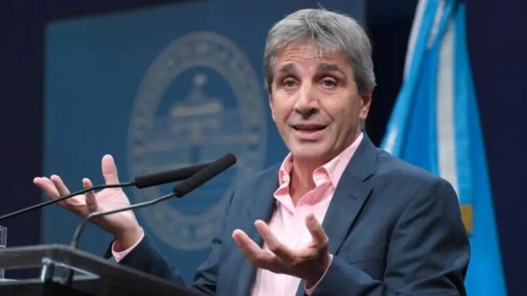 Ruta nacional en mal estado, ilustrando la problemática de mantenimiento vial.