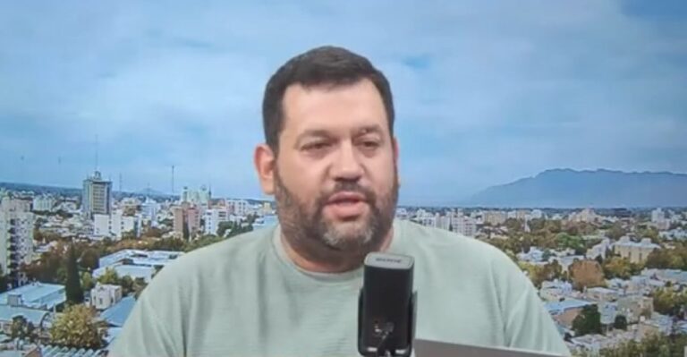 Gabriel Cortéz, presidente del Colegio de Kinesiólogos de San Juan, durante una entrevista.