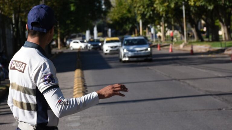Operativo de seguridad policial en ruta de San Juan durante fin de semana largo