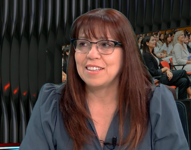 Edith Flores, referente de la Fundación Mujer en la Minería, durante una presentación sobre inclusión en el sector.
