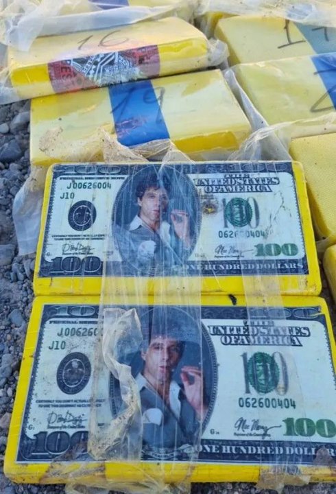Operativo de Gendarmería Nacional en ruta, con camión y cajones de limones intervenidos.