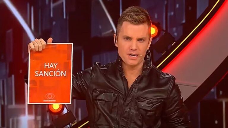 Momento de la gala de Gran Hermano Generación Dorada donde se anuncia la sanción a participantes.
