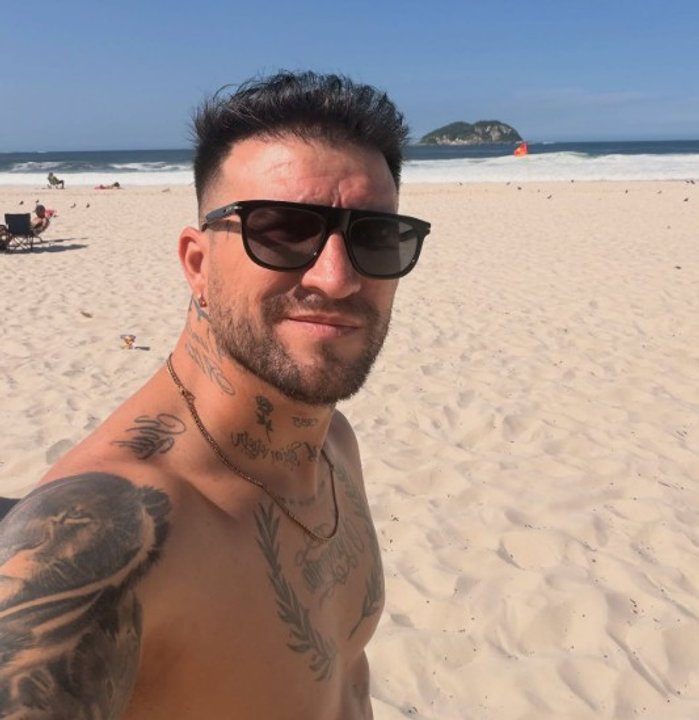 Hugo Flores, cantante de la banda Omega, en la terraza La Puerta del Cielo en Río de Janeiro.