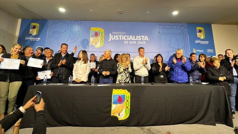 Intendentes de San Juan en reunión para analizar la situación económica de los municipios.
