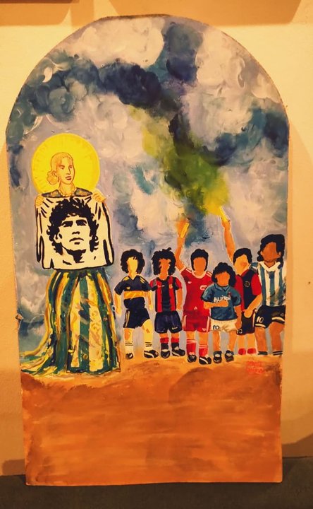 Cuadro de una estación del Vía Crucis maradoniano con la imagen de Diego Maradona