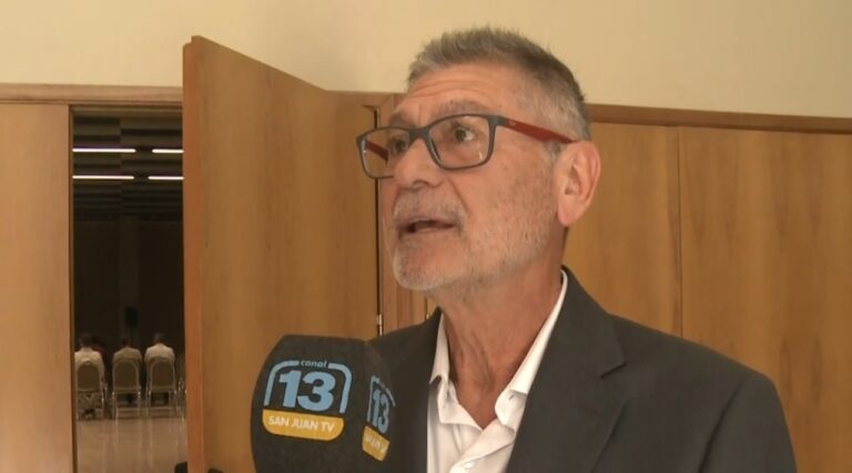 Representantes de Naturgy y ADEERA durante charla técnica sobre distribución eléctrica en San Juan