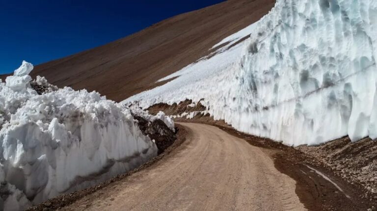 Vista del Paso Internacional de Agua Negra, en la cordillera de San Juan