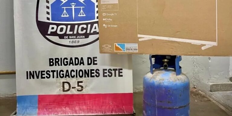 Efectivos policiales en el lugar de los hechos en Caucete, San Juan
