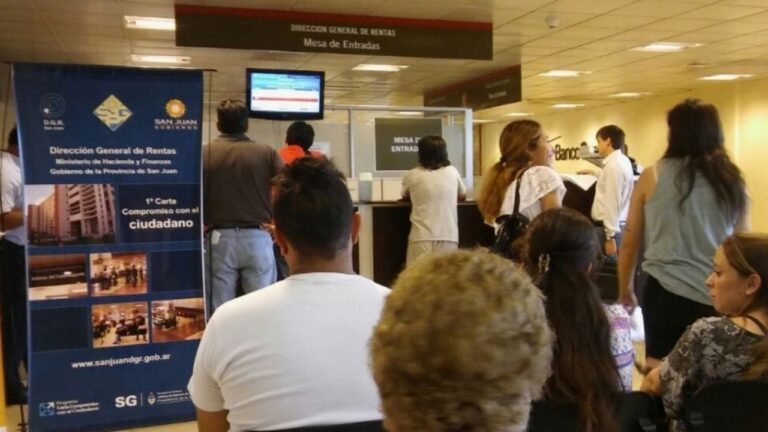 Calendario fiscal y logo de Rentas San Juan sobre un fondo relacionado con la provincia