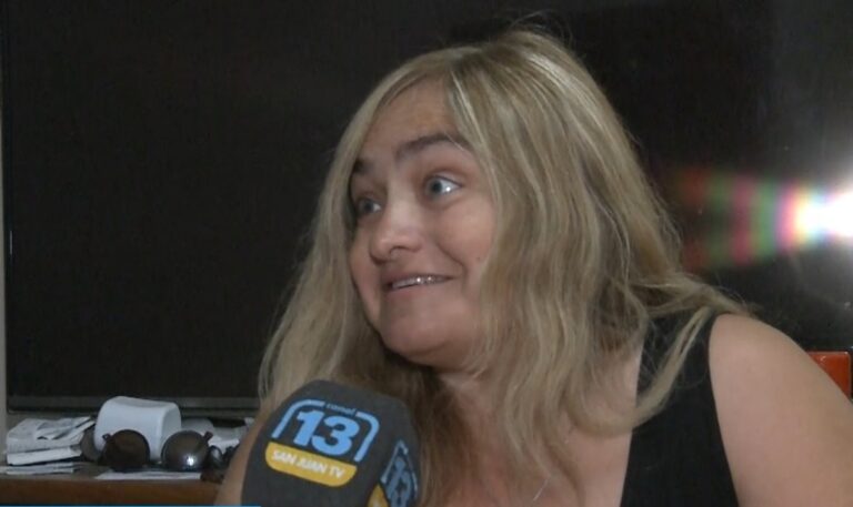 Analía Brizuela, referente de Rescate Equino, durante una entrevista sobre protección animal.