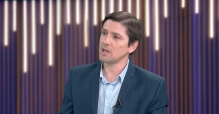 Diputado Federico Rizo durante una exposición en la Legislatura de San Juan.