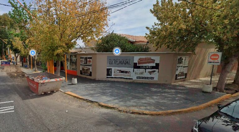 Fachada del comercio Muebles y Deco en Santa Lucía, San Juan, donde ocurrió el robo.