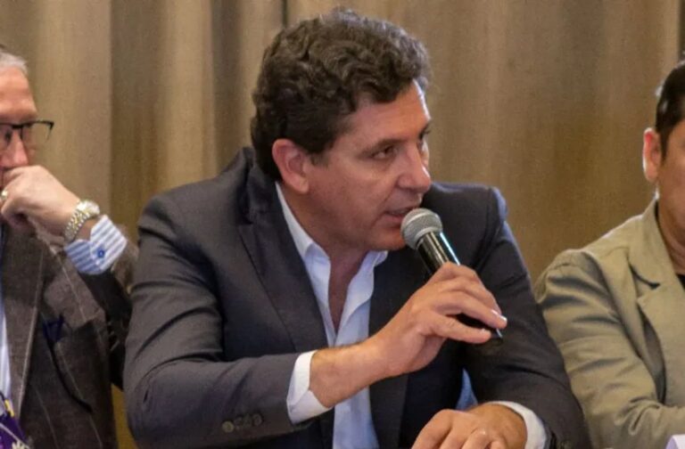 Ministro Gustavo Fernández durante una declaración sobre el proyecto minero Josemaría