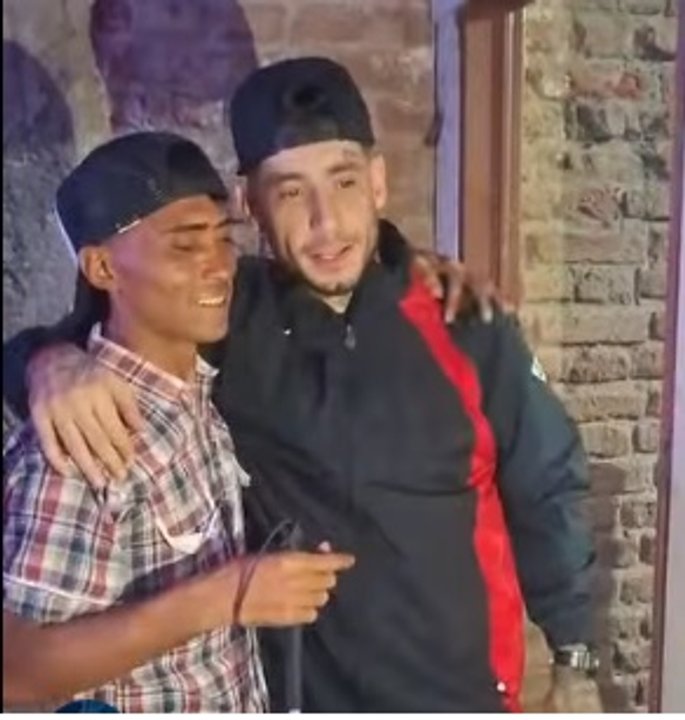 Ulises Bueno junto a su doble sanjuanino César en el backstage de la Sala del Sol