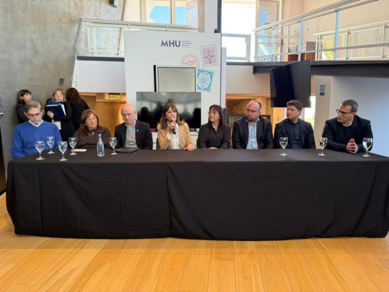 Intendentes y representantes de UNICEF en la firma del acta constitutiva del Consejo Metropolitano por la Niñez en San Juan