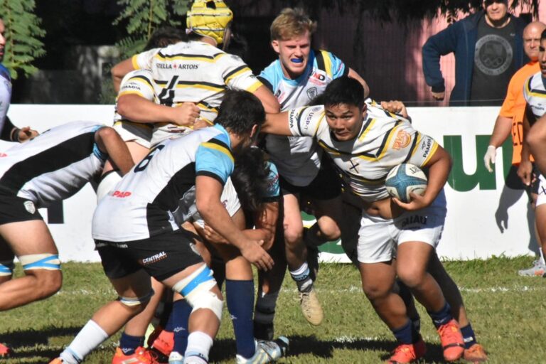 Equipo de Universitario de San Juan en partido de rugby del Torneo del Interior B