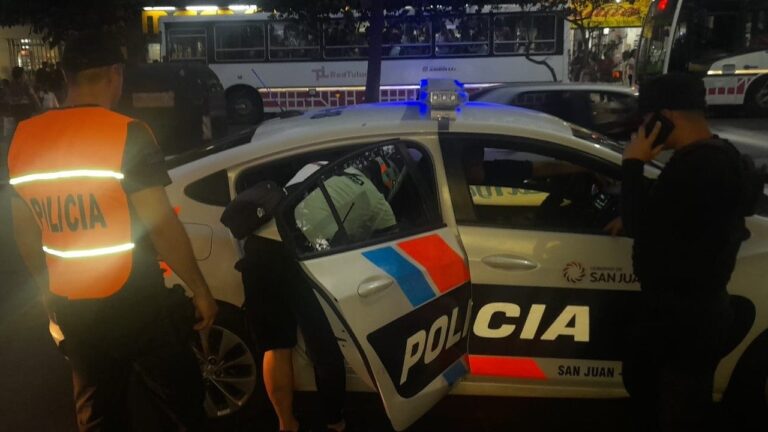 Policía en Rawson tras detención de dos hermanos por agresión con cadena