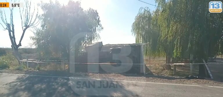 Vuelco de camión en Sarmiento con obrero fallecido
