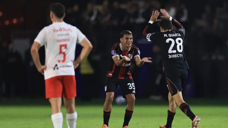 Lucas Martínez Quarta cabecea el gol del triunfo de River Plate ante Red Bull Bragantino